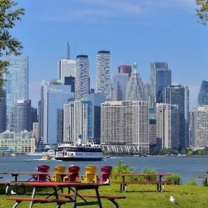 https://cn-tower-luxury-suites.niagara-fallshotels.com